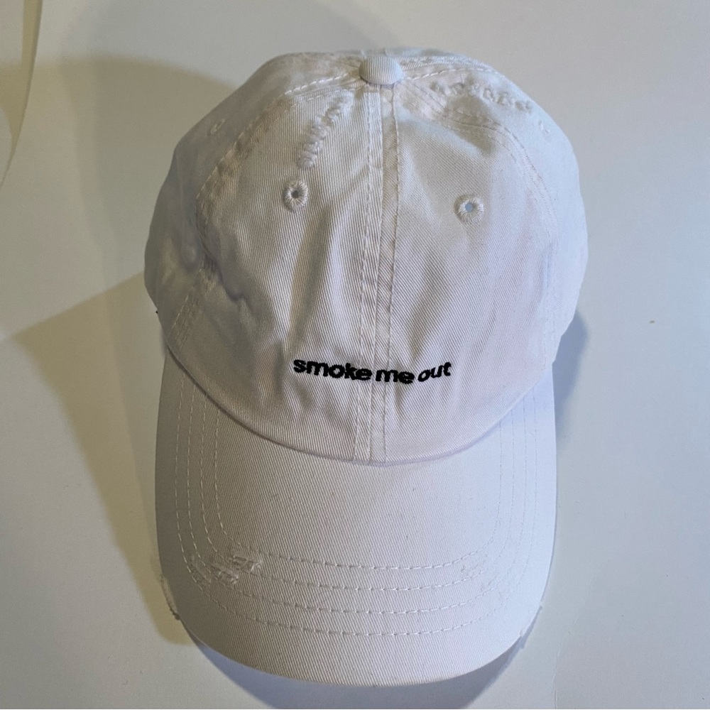 Smoke Me Out hat, GUC, O/S, 100% cotton see pics for condition.Petals & Peacocks